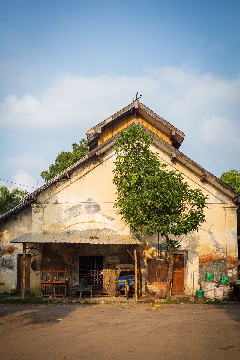 Minggu pagi. Dari pintu ke pintu

Singgah sekeujp

<a href="/OrangRembang/">Orang Rembang</a> 
@VisitRembang 
<a href="/RembangDaily/">Rembang Daily</a> 

#architecturaldesign 
#architecture 
#streetphotography 
#travelphotography 
#SundayMorning