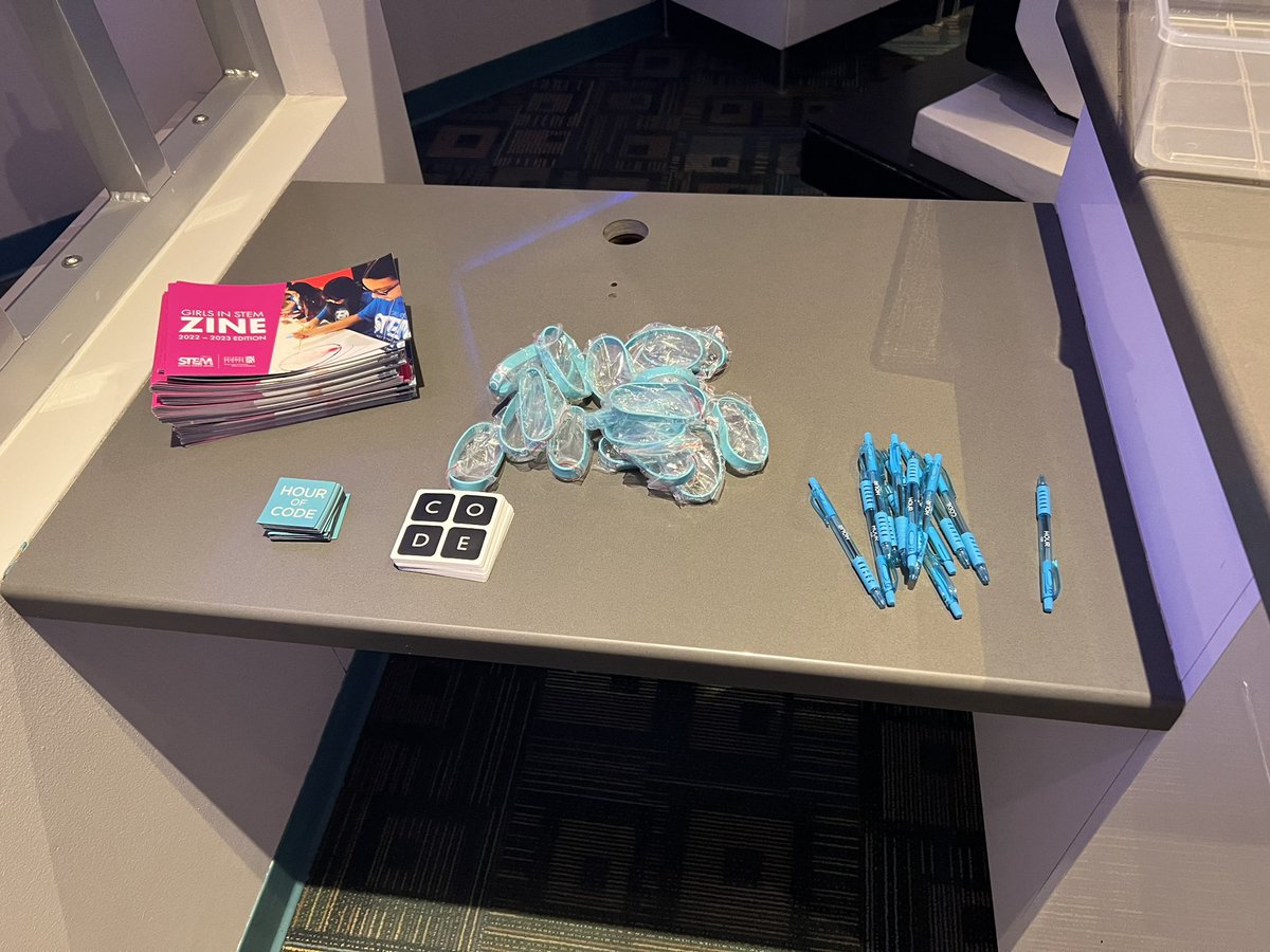 azsciencecenter's tweet photo. Thanks to all the #GirlsInSTEM who showed up to our first You Code Girl activation 👩‍💻 We participated in #HourOfCode and celebrated #ComputerScienceMonth by exploring binary bracelets and online coding exploration!

Our next activation is January 7, 2023—see you there! https://t.co/H0FeZuOVp6