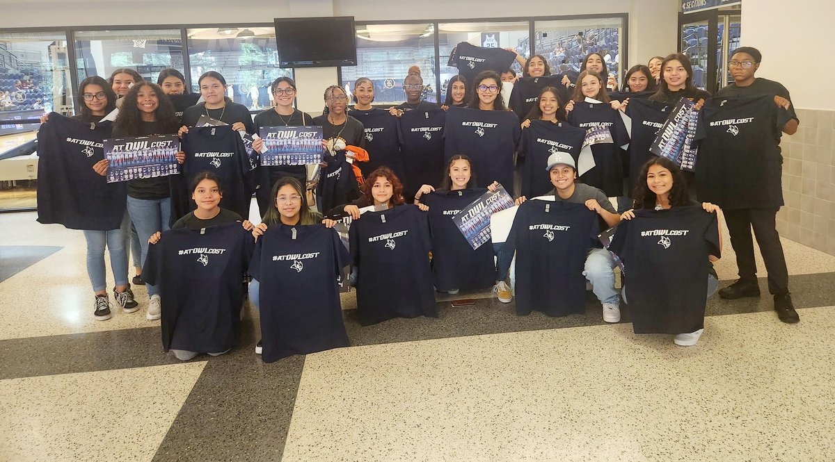 Team outing and amazing women's BB game. Rice came out with the WIN against U of H in double OT. <a href="/SpringWoodsHigh/">Spring Woods High</a> <a href="/sbisdathletics/">Spring Branch ISD Athletics</a>  #family 🏀🖤💛🖤😁