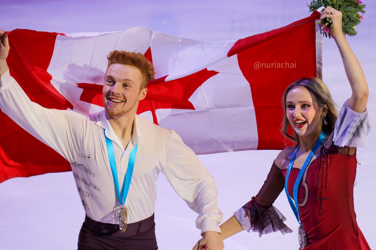 nuriachai's tweet photo. nadiia and petet were super cute too!! a new discovery ehhehe, well deserved gold 💗💗

#GPFigure22 https://t.co/x3vSXfiKht