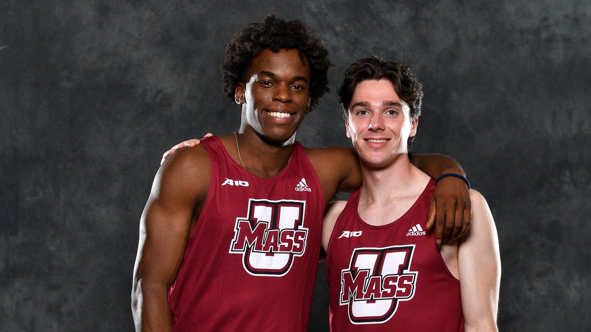 UMass_XC_TF's tweet photo. Massachusetts wrapped up the 2022 portion of their indoor schedule today at the Beacon Invitational!

RECAPS:
M: https://t.co/hMhGLC9ZQy
W: https://t.co/woUficVVPj

#Flagship 🚩 https://t.co/HFBgiVXtD4