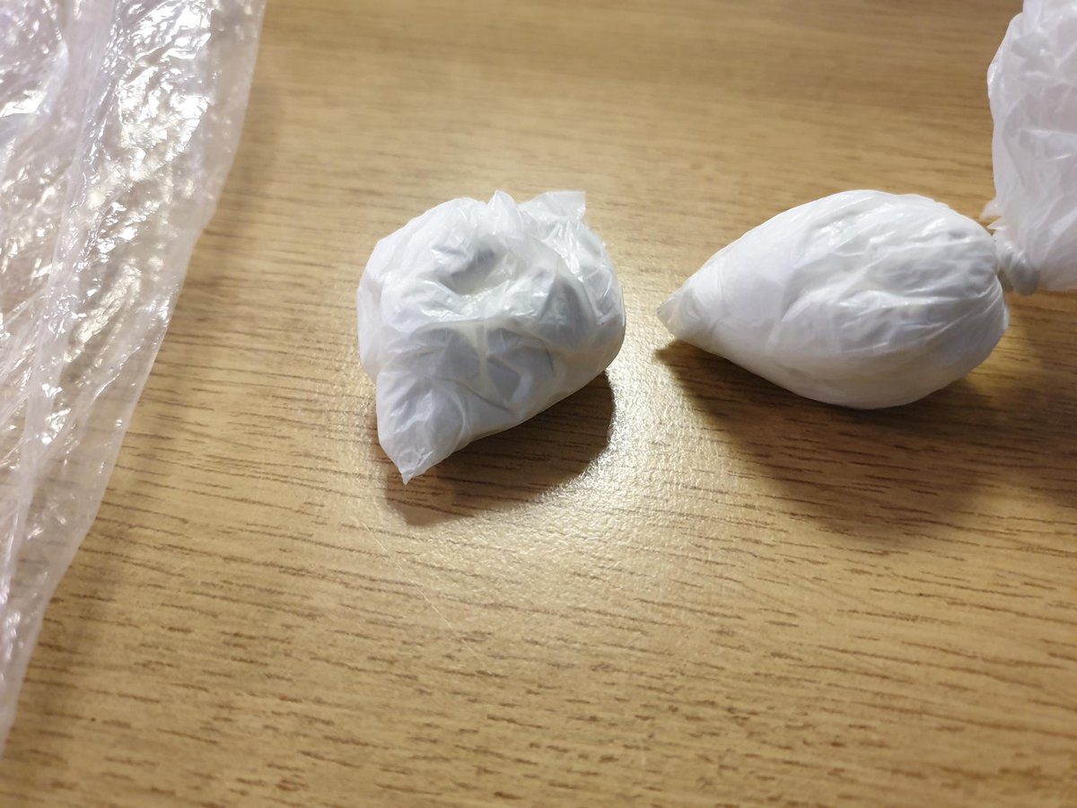 MerPolTraffic's tweet photo. We stopped a driver for their headlight being out earlier on in St Helens.  Drug wipe failed and along with their passenger, both were arrested following the discovery of numerous wraps of suspected cocaine in the car!  They will be spending the night in custody #OpLimit #Syn3 https://t.co/6uQM1QmV8w