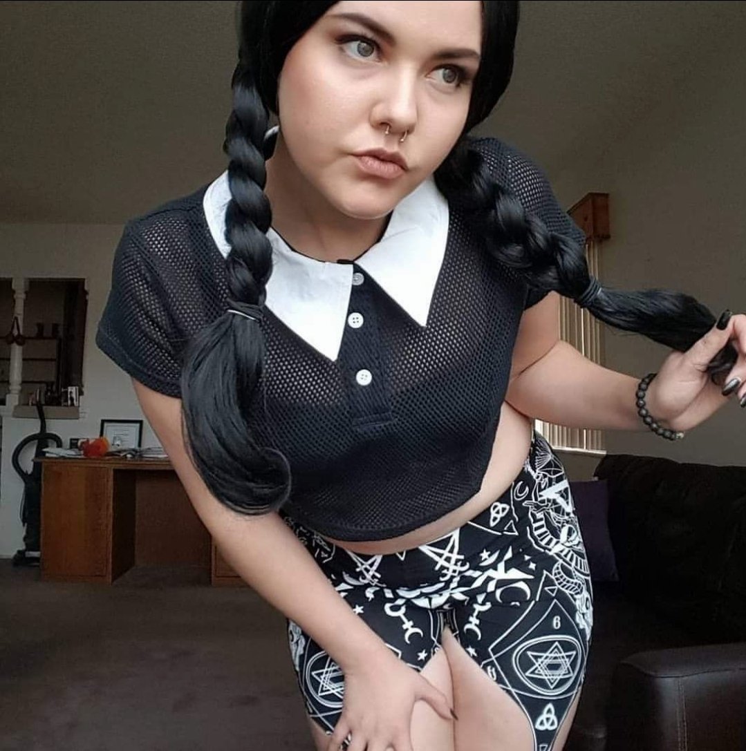 Giantess Robin tweet media