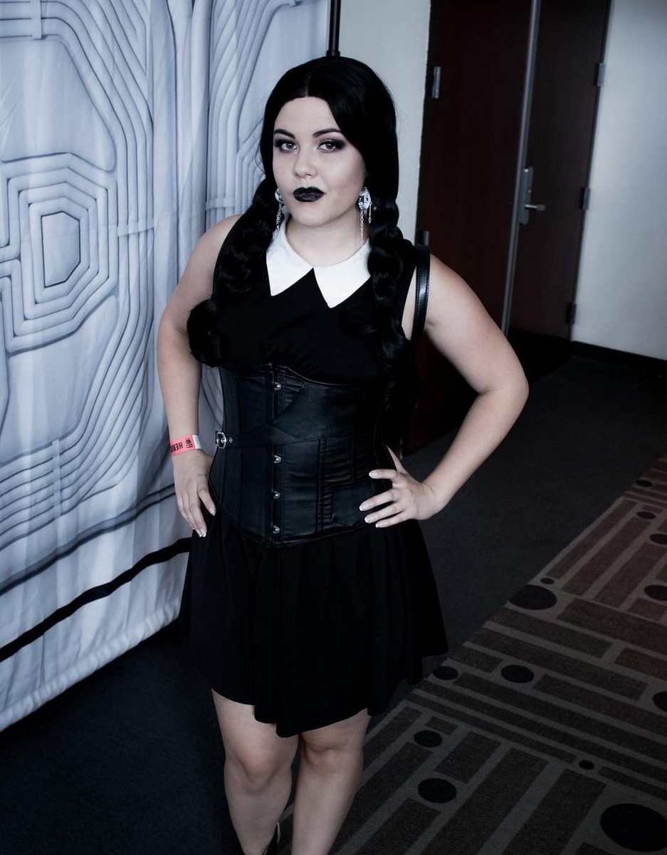 Giantess Robin tweet media