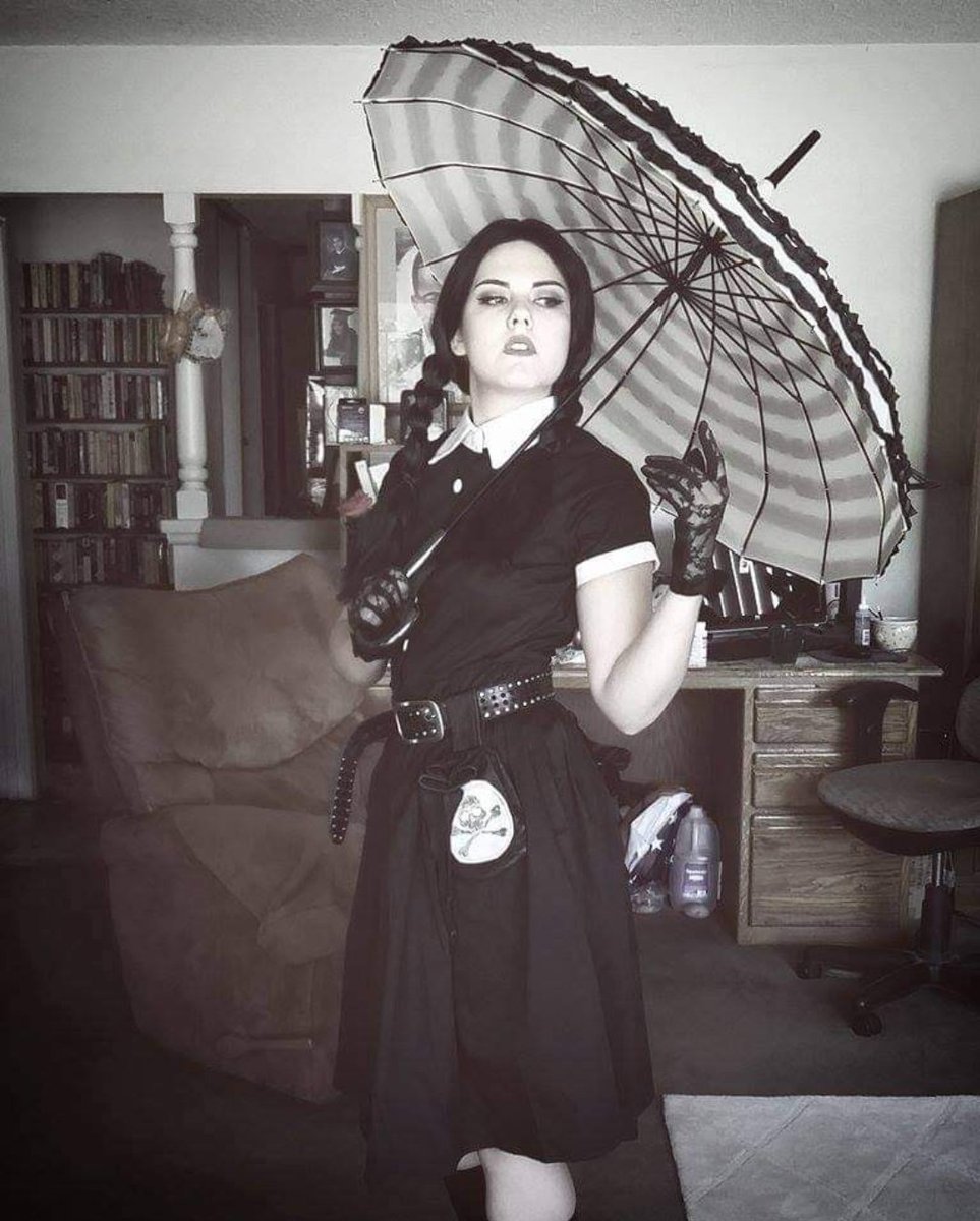 Giantess Robin tweet media