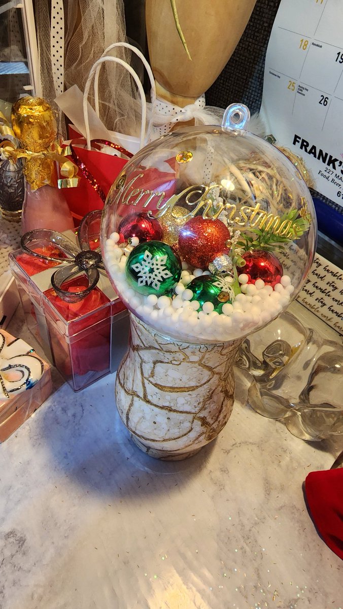 ebabie101's tweet photo. 🎄Happy Holidays! 💕
#christmas2022 #ebabie101 #ebabie #edoochiis #ezway #ezlife #christmasdiy #decorating https://t.co/OdFb9Docg8
