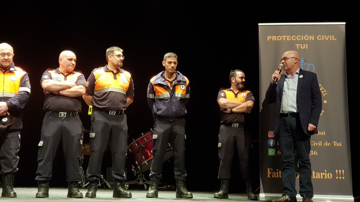 ramon_magan's tweet photo. Gran trabajo solidario de la Agrupación de Voluntarios de #ProteccionCivil de #Tui recaudando cientos de kilos de alimentos para @TbmSos con la  colaboración desinteresada de la Agrupación Musical de #Goian, la Banda Popular de #Tui y dos grandes promesas como @IkerFaure y Noemi https://t.co/ZqvqAODJr1