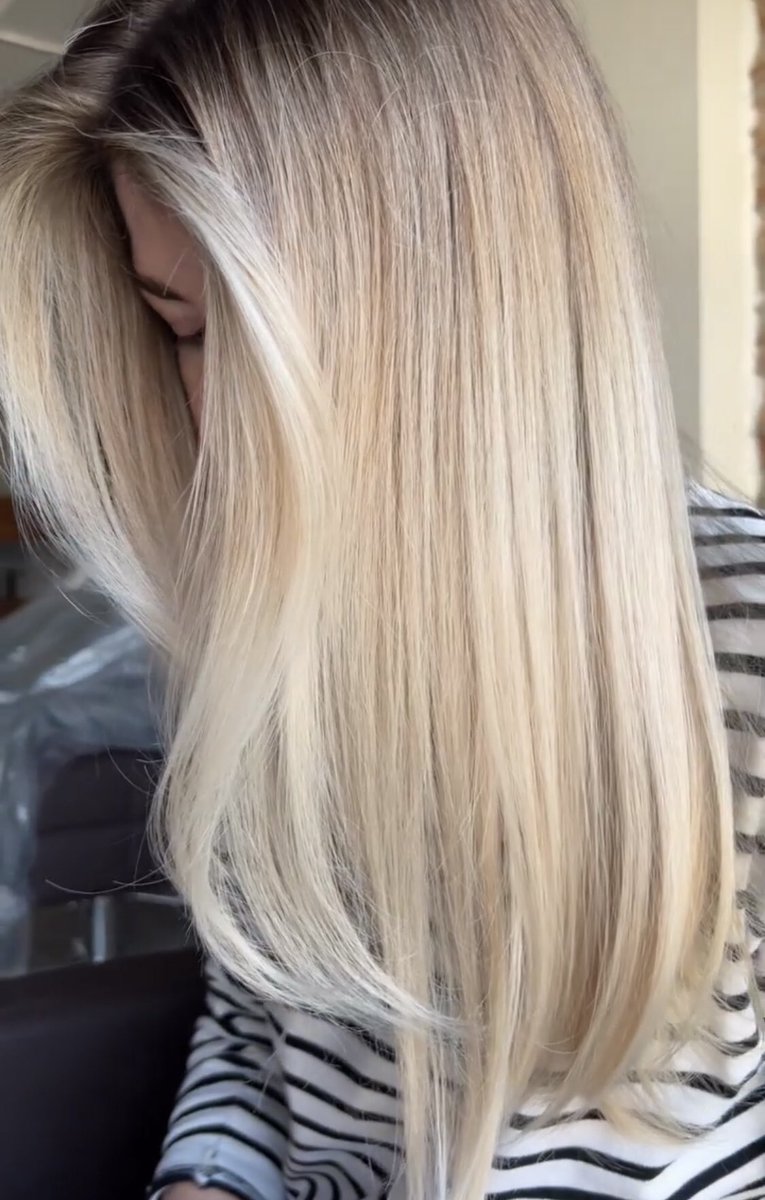 11_12agnese's tweet photo. The season of changing hairstyle for hair color is here, LOL https://t.co/mVEt1UDVZQ