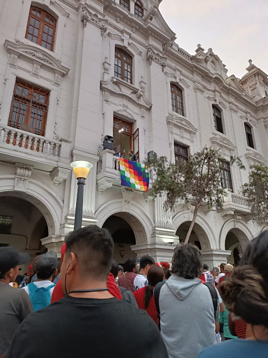 martinluma's tweet photo. En breve, #AnturoHumala dará un ‘balconazo’ en la #PlazaSanMartín. https://t.co/mPksGmj4WM