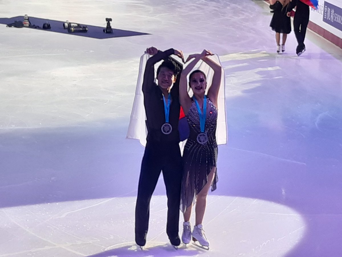 NoNameFace10's tweet photo. The absolutely CUTEST, Hannah Lim and Ye Quan (also fan faves), making us delighted with human heart under Korean flag ❤🇰🇷
#GPFinalTorino #GPFigure22 #GPF2022 #HannahLim #YeQuan 
#임해나 #예콴 #해예네 https://t.co/8SD8s3QlE4