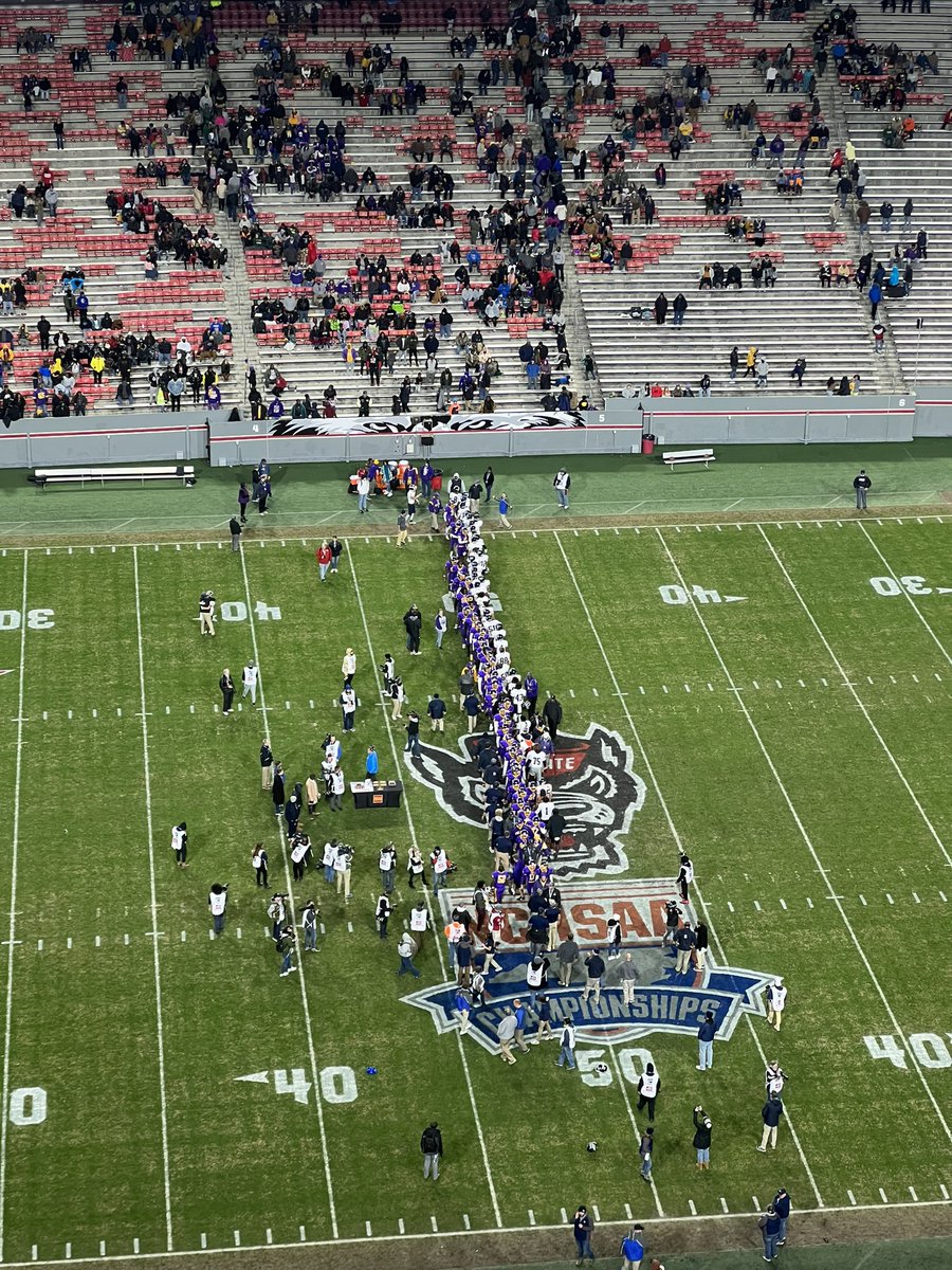 “Down goes Goliath!” “Lights out “D” leads @GraniteBears 🏈 to @NCHSAA 1A ‘ship 🏆 20-7 over Tarboro; holds Vikes to 179 yds; Bears “O” 218 total; @ForeverTyler4 23-145 & 3 TD, finishes 15-1 GO 🐻💍🏆 @MACSchools @granitesquad @MABearHistorian @Coach_Holder4 @MrCoryLeeSmith