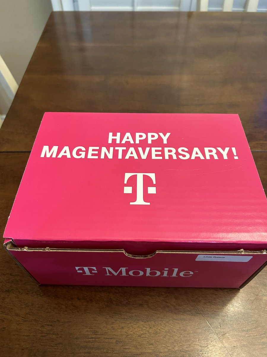 Look what just showed up. Beautiful and very thoughtful.  Love.  Thank you <a href="/TMobile/">T-Mobile</a> <a href="/MikeSievert/">Mike Sievert</a> <a href="/CallieField/">Callie Field</a> @bendix1080 <a href="/darinjorgensen/">Darin Jorgensen</a> <a href="/db_bezz/">David Bezzant</a> <a href="/JackMSchneider/">Jack Schneider</a>
