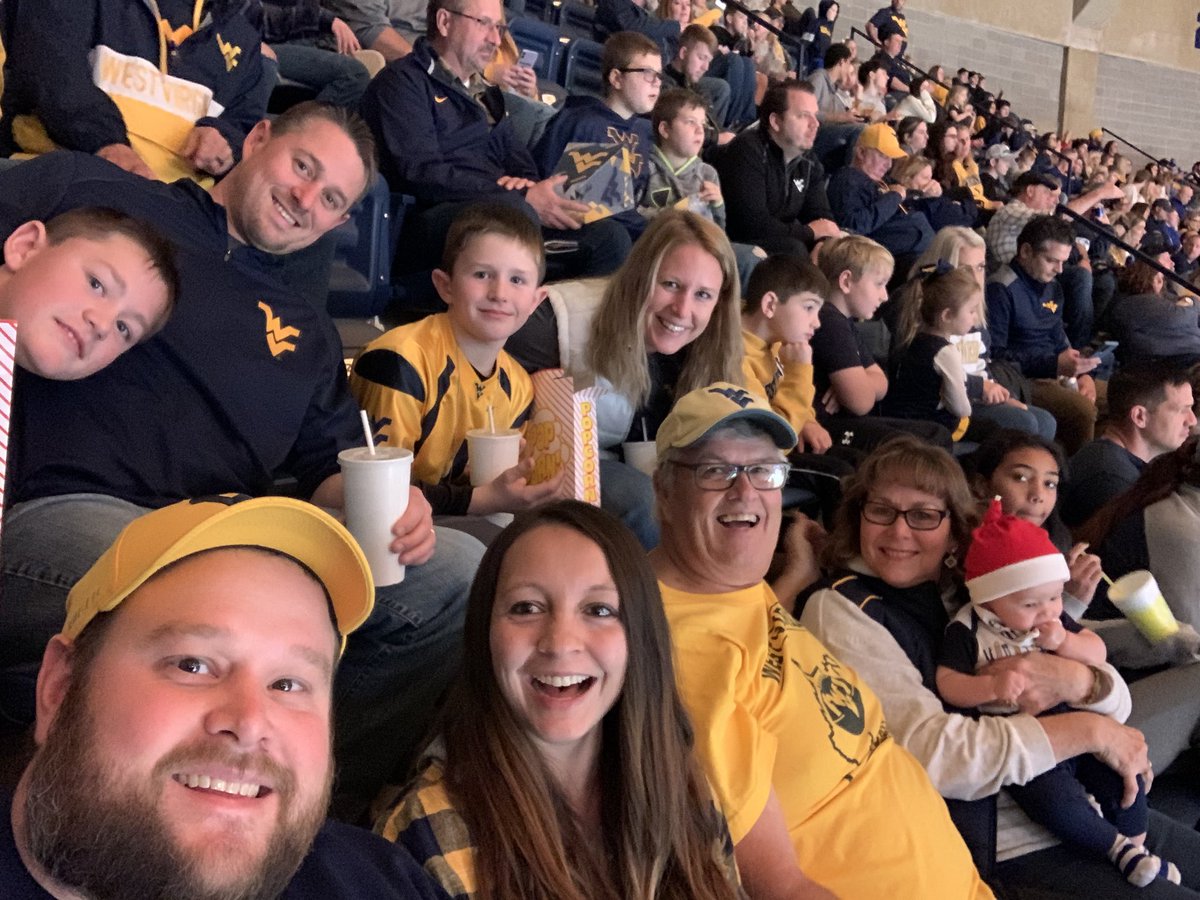 Lilly0190's tweet photo. Sully’s first Mountaineer game! @WVUSports 
#5monthsold https://t.co/iaYlVSWmlP