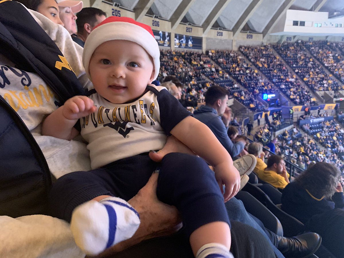 Lilly0190's tweet photo. Sully’s first Mountaineer game! @WVUSports 
#5monthsold https://t.co/iaYlVSWmlP