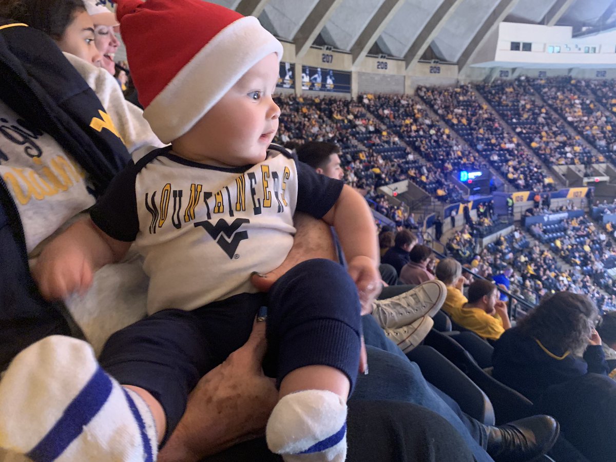 Lilly0190's tweet photo. Sully’s first Mountaineer game! @WVUSports 
#5monthsold https://t.co/iaYlVSWmlP