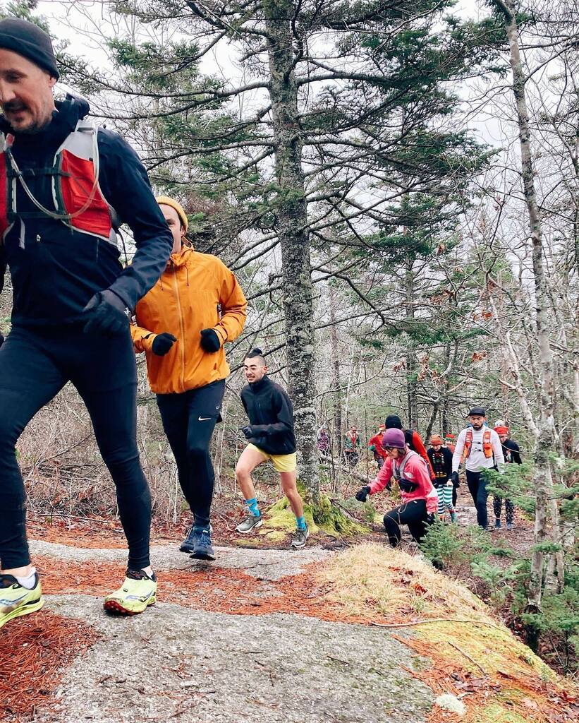 northendrunners's tweet photo. On the 12th K of Christmas…🎄🖤#12ksofchristmas #nertrail #haveyourselfamerrylittletrail 📸 @mattcreynolds https://t.co/qpd3fXWY1p https://t.co/CVOAJim4mD