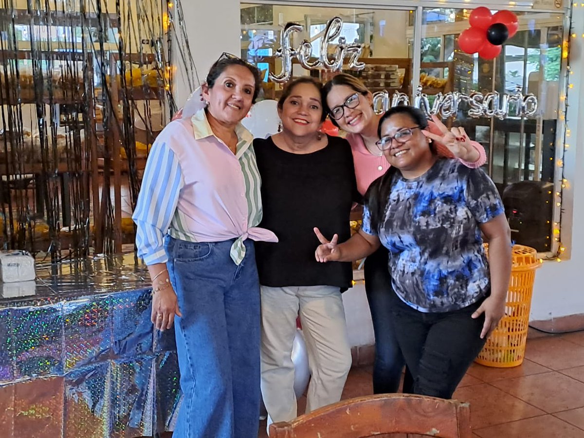 huella_sandinis's tweet photo. Feliz 4to Aniversario #UnidosEnVictorias 
#DiciembreAlegriasFamiliares 
@FloryCantoX @Amanecerabz @noelia_arauz @CaleroMariela @LaZelayita https://t.co/vhYJR19Zud