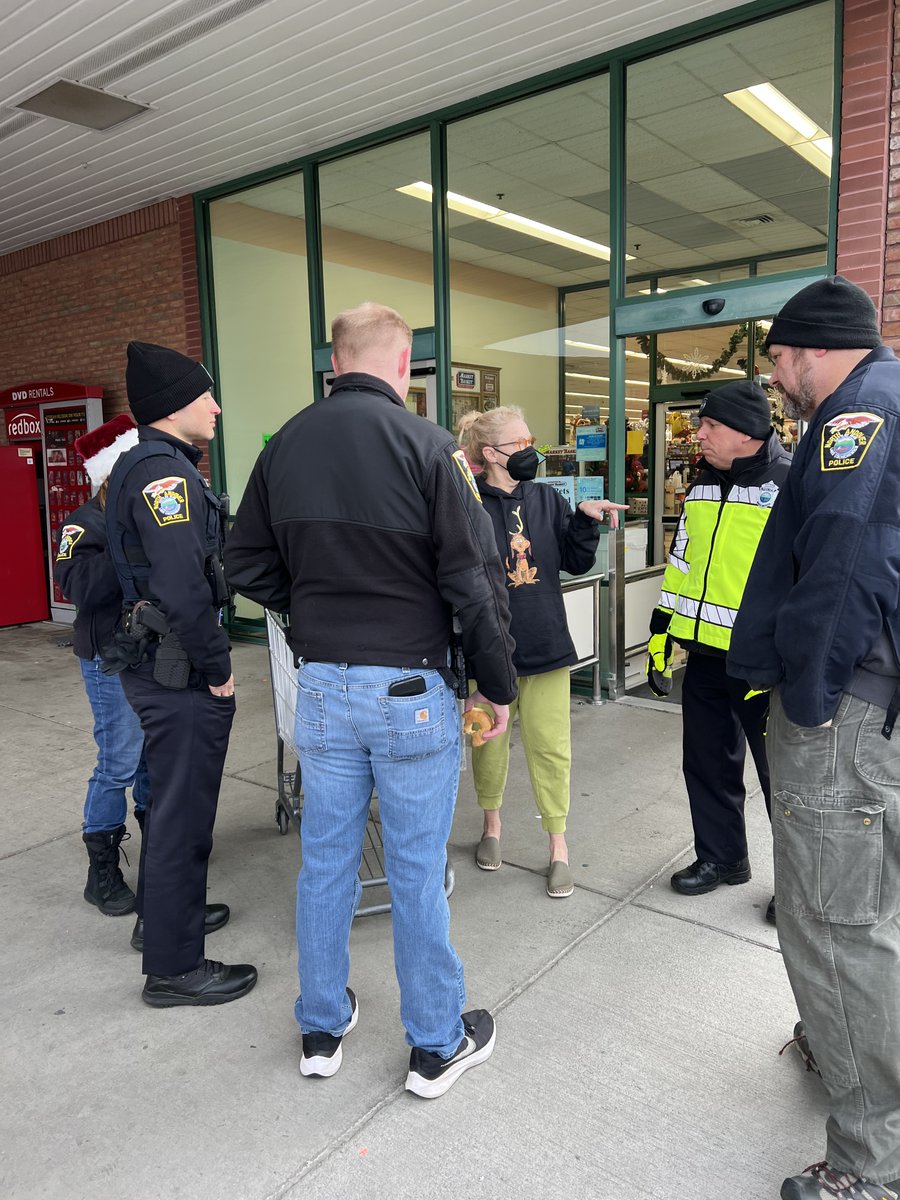 sbrush522's tweet photo. Another successful Cram-A-Cruiser event with @NoAndoverPolice!  Amazing to witness so much generosity, it’s heartwarming to be a part of such an incredible community.  One week left - stop NA Market Basket by from 9am-noon on 12/17 and help support the @MVYMCA Food pantry! https://t.co/rFBKYldG8o