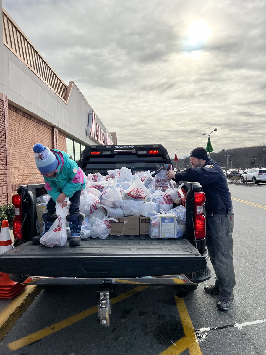 sbrush522's tweet photo. Another successful Cram-A-Cruiser event with @NoAndoverPolice!  Amazing to witness so much generosity, it’s heartwarming to be a part of such an incredible community.  One week left - stop NA Market Basket by from 9am-noon on 12/17 and help support the @MVYMCA Food pantry! https://t.co/rFBKYldG8o