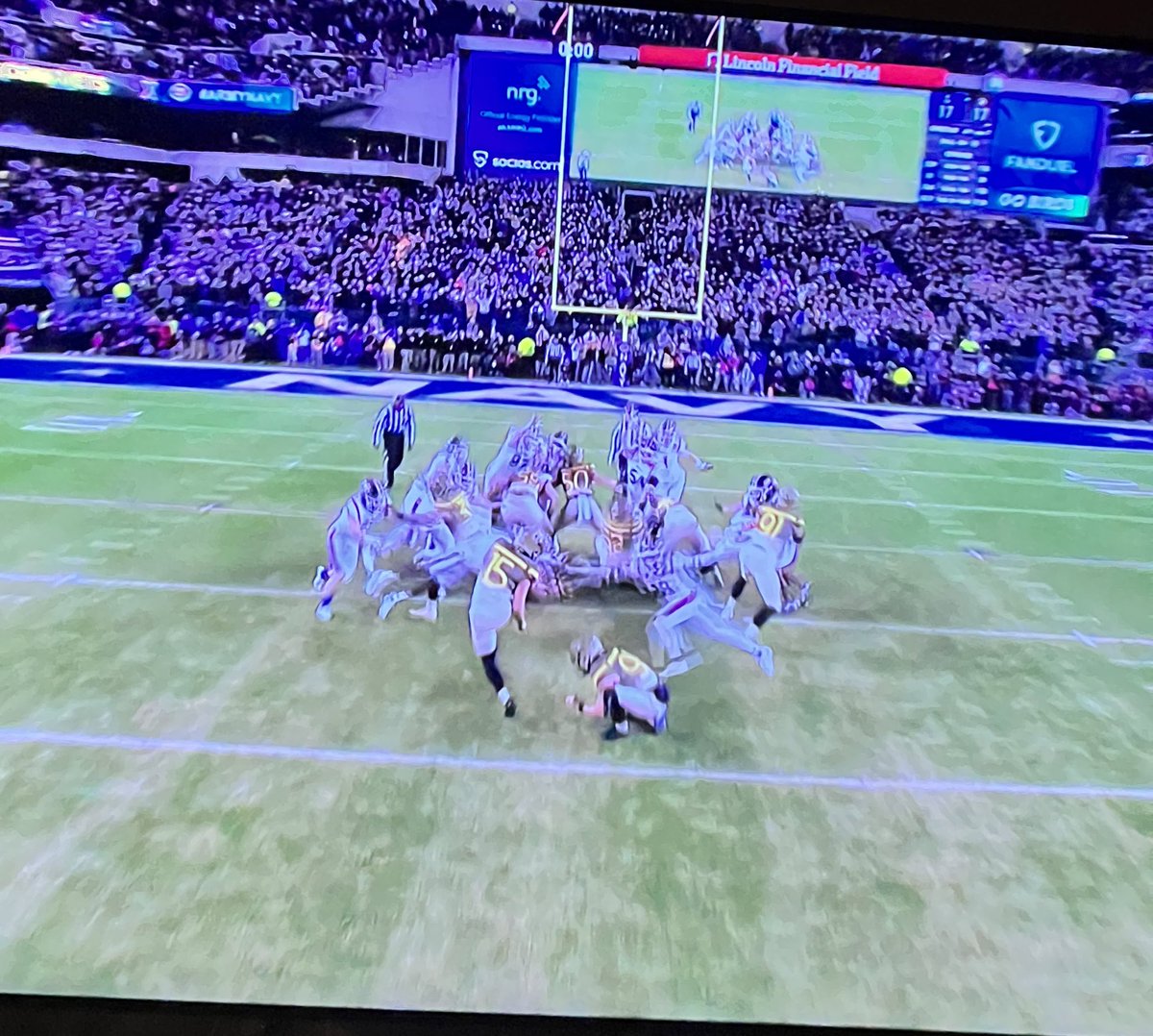 20-17

Army wins it. 

WHAT A KICK