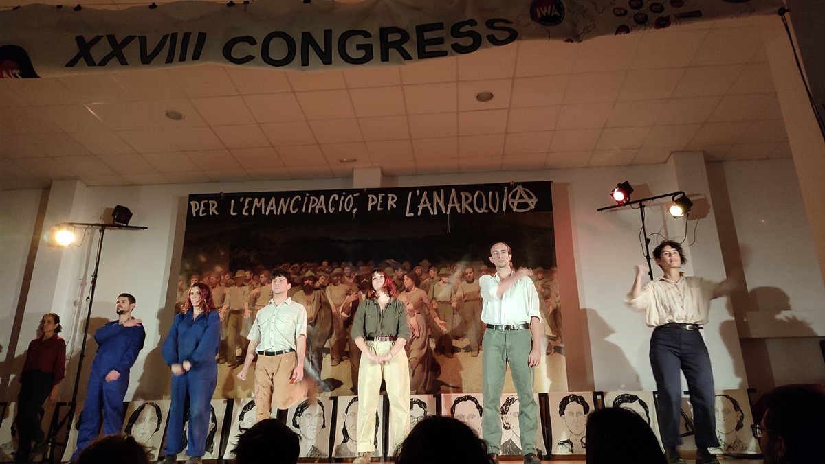 Molt xula l'obra que han presentat hui <a href="/ATiroHecho/">A Tiro Hecho</a> i que ha tancat les jornades per la celebració del centenari de la <a href="/IWAAIT/">IWA - AIT</a> a Alcoi.