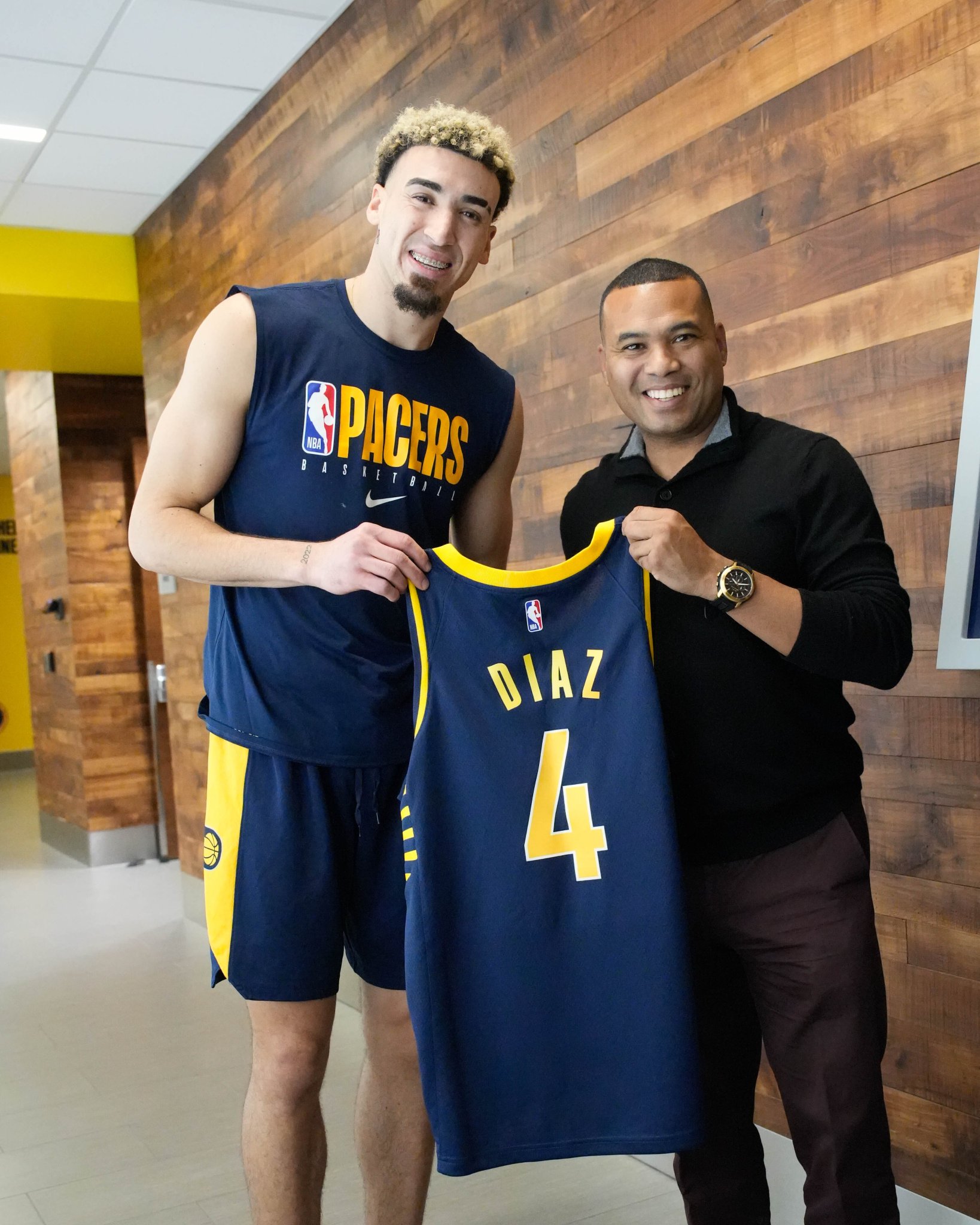 Indiana Pacers on X: Chris Duarte helping us welcome @CBS4Indy's newest  anchor Ruben Diaz (@5NEWS_RubenD) to Indiana with a custom jersey.🙌   / X