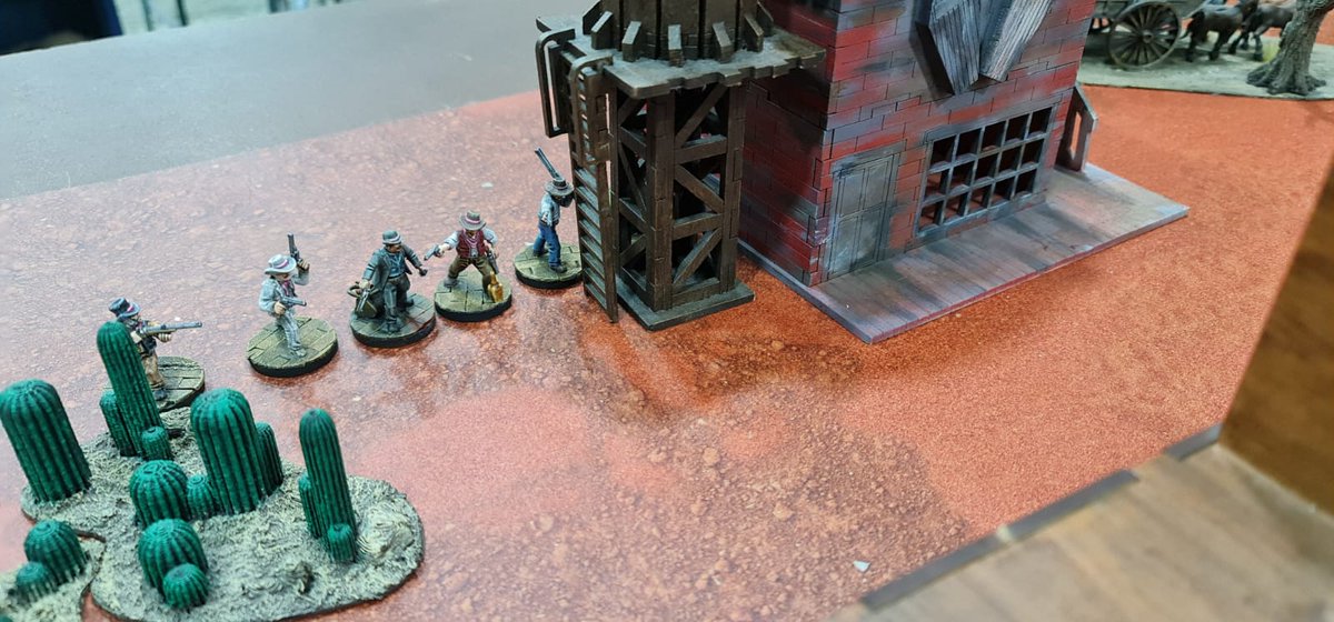 Habemus_Ludum's tweet photo. #quedadashabemusludum
#habemusliga
Ayer noche de #VierGames tuvimos partida de liga en la América de Drácula.
@HTPublishers @OspreyGames #DRACULA #America #DraculasAmerica #wildwest #Farwest #weirdwest #wargames #wargame #wargaming #Warmongers #behemont #werewolf https://t.co/bp8A9DgI4g