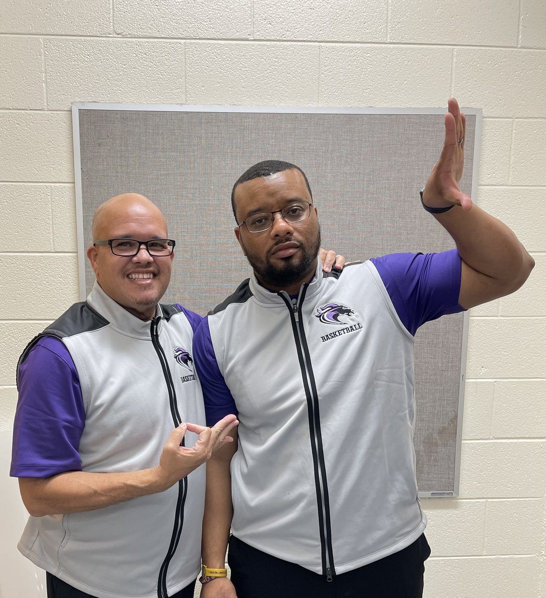 ChrisLeevy's tweet photo. Two big wins in two days for @RidgeViewHoops 💜🖤💜Friday night defeating Blythewood and tonight beating Byrnes!  Proud to be by this man’s side @Tal_Elon_Ali for the past 10 years! https://t.co/VOF5slQNqD