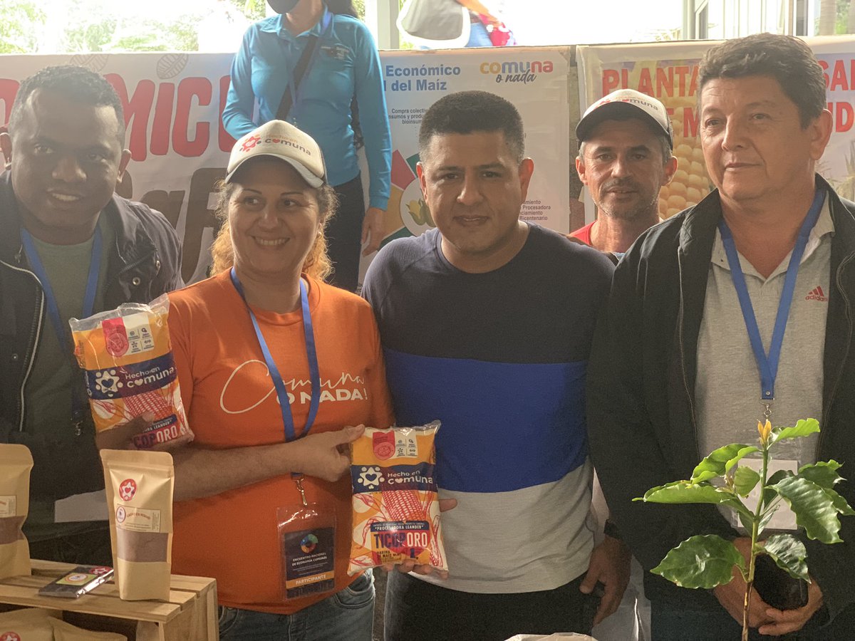 pinfantea's tweet photo. Mi reconocimiento y felicitación a ese pueblo que impulsa una excelente producción comunal , ¡seguiremos venciendo!👏🏾

¡Comuna o nada ! ✊🏾@NicolasMaduro https://t.co/p8vFq5w0LJ