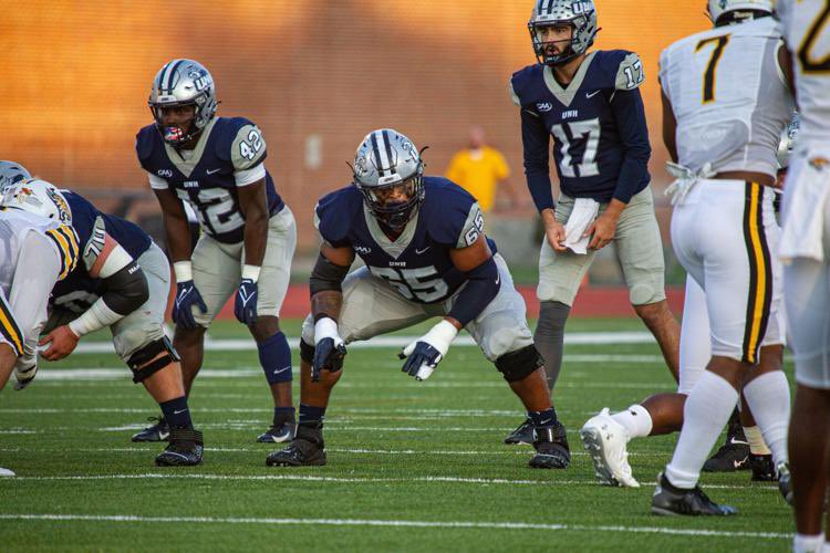 Msianifootball's tweet photo. #AGTG After a great conversation with @CoachBroScott I’m beyond blessed to have earned a full D1 offer to the University of New Hampshire ⚪️🔵  @CoachKevinBurke @730scouting @BCollierPPI https://t.co/D7Zq81U551