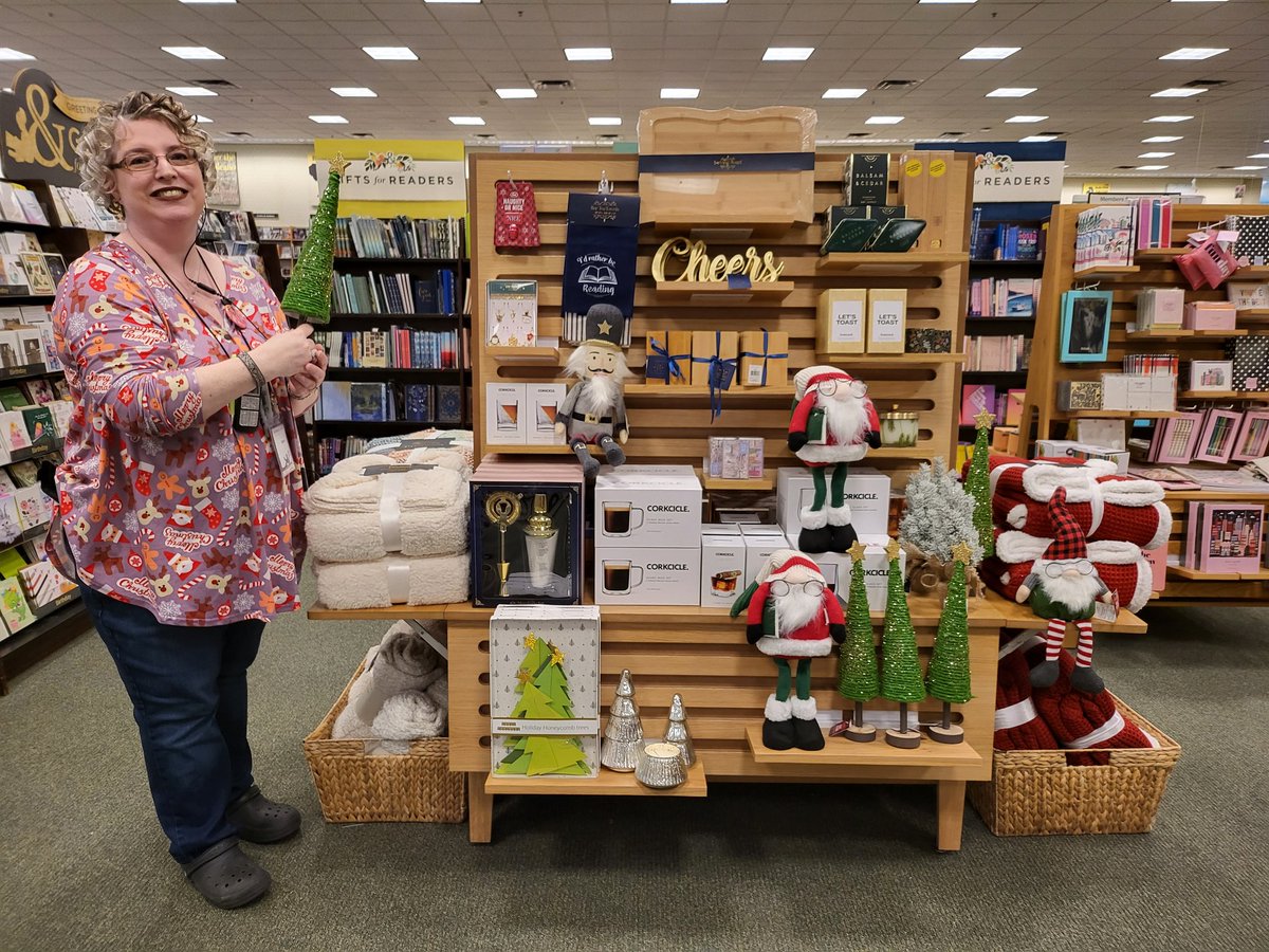 B&N First Colony tweet media