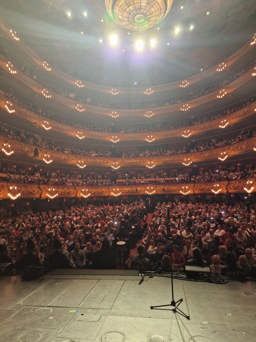 joan_r_riera's tweet photo. Moitas grazas aos que facedes de Barcelona e Cataluña un espazo de encontro e pluralidade. Hoxe homenaxeamos a todos os galegos e galegas que viñeron a Cataluña para construír o seu proxecto de vida e sen perder a súa cultura e raíces.
 Parabéns a todos os que o fixestes posible! https://t.co/rAGGYzhWOB