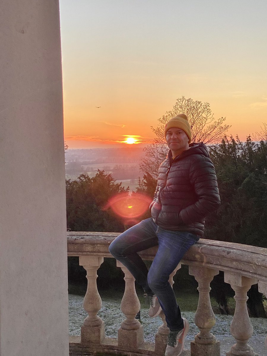 bluujuice's tweet photo. Golden hour @clivedenhouse https://t.co/vzR4zBiyEn