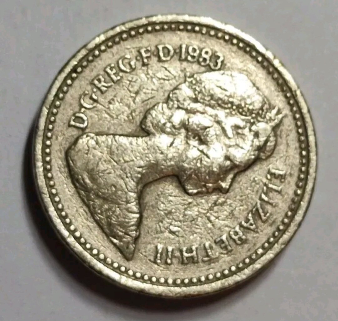 lindsaylad1's tweet image. Forget the 20p, I have just been given this as change in the local corner shop. Thought was a bit old looking so done quick check and may be  A rare 1983 Royal Coat of Arms pound coin.. being a currency expert albeit would like a 2nd  opinion I believe its worth few hundred quid.