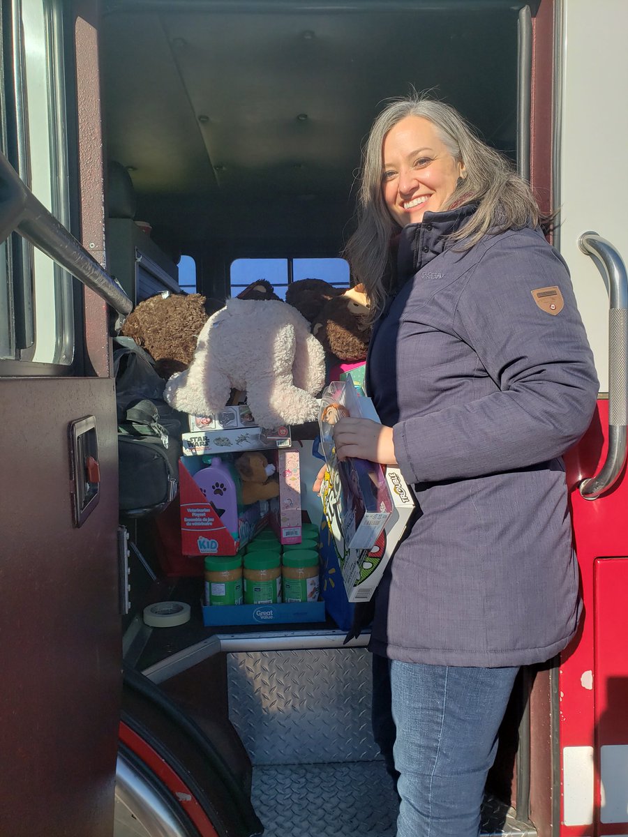 jennkfrench's tweet photo. The firefighters' #StuffATruck toy drive was an awesome #community event in #Oshawa today! Thanks, Oshawa firefighters! @iafflocal465 #ToyDrive #holidayspirit https://t.co/5382Q1Cv6A