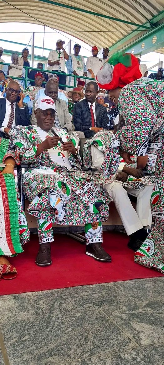 Barhas59596600's tweet photo. "What 'll be more encouraging than seeing the Presidential Candidate of our Party Atiku Abubakar  appreciating the efforts put in by myself and the entire directorates for decorating him and other top leaders of our party with customized Wristwatch designed by us"
 @SenBaraka https://t.co/nMcayW0RuH