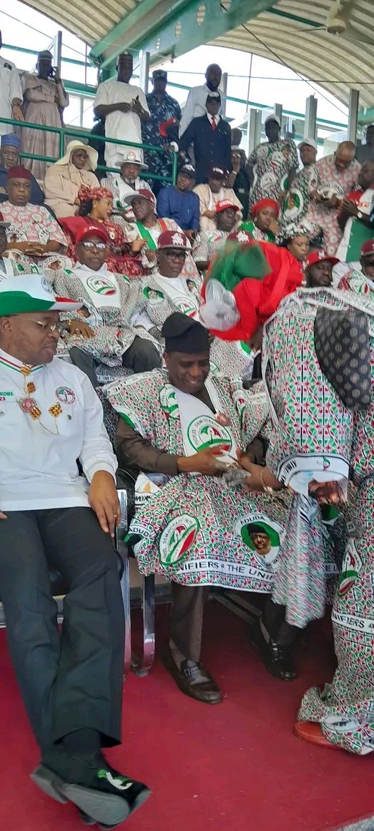 Barhas59596600's tweet photo. "What 'll be more encouraging than seeing the Presidential Candidate of our Party Atiku Abubakar  appreciating the efforts put in by myself and the entire directorates for decorating him and other top leaders of our party with customized Wristwatch designed by us"
 @SenBaraka https://t.co/nMcayW0RuH