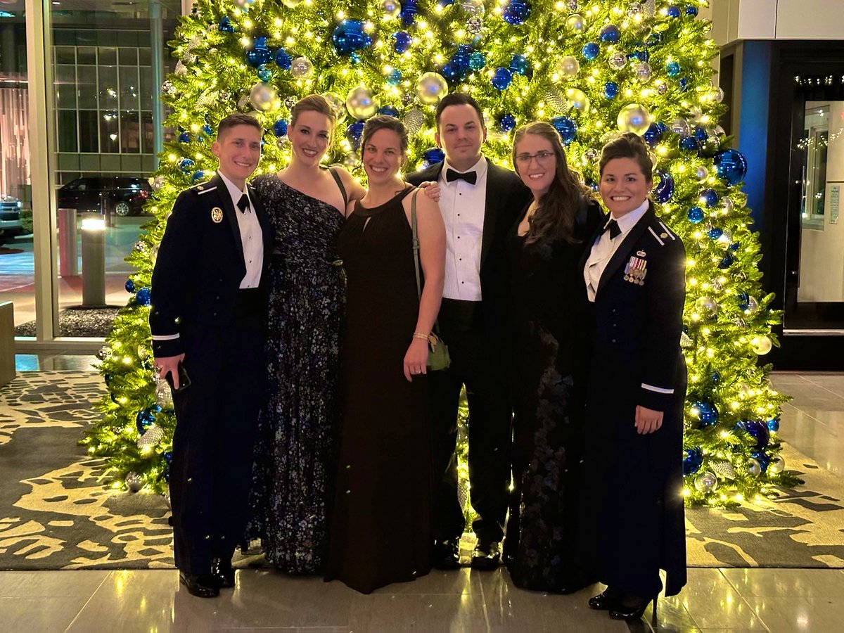 GIJoesNJane's tweet photo. Seminar 6 supporting our Air Force classmates last night at the AF 75th anniversary ball. #seminar6 #atfq #amsp @us_sams @COMODO_2010 @kc_lammert @DivaDan13 https://t.co/A3O2Cs5TFZ