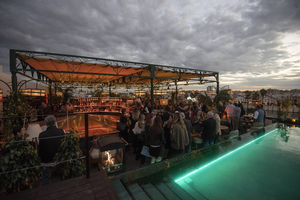 Uno de nuestros recientes trabajos de ejecución ATICO LOBBY en Hotel Lobby Room

Estudio arquitectura: Donaire Arquitectos
Interiorismo: Persevera Producciones 

sevilla.abc.es/sevilla/inaugu…