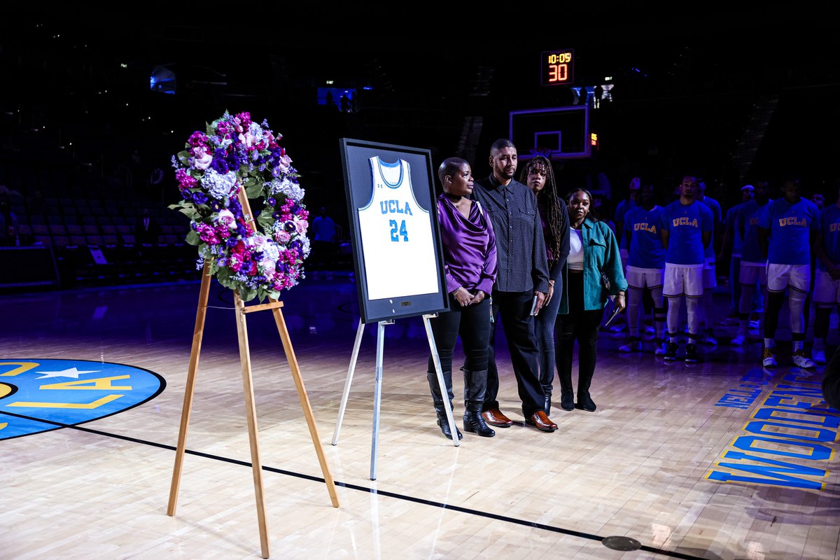 UCLAMBB's tweet photo. 𝐖𝐞 𝐫𝐞𝐟𝐥𝐞𝐜𝐭 𝐚𝐧𝐝 𝐰𝐞 𝐫𝐞𝐦𝐞𝐦𝐛𝐞𝐫.
 
Prior to this afternoon’s home game, our program honored the late Jalen Hill with his family. https://t.co/QaLPjrpmFr