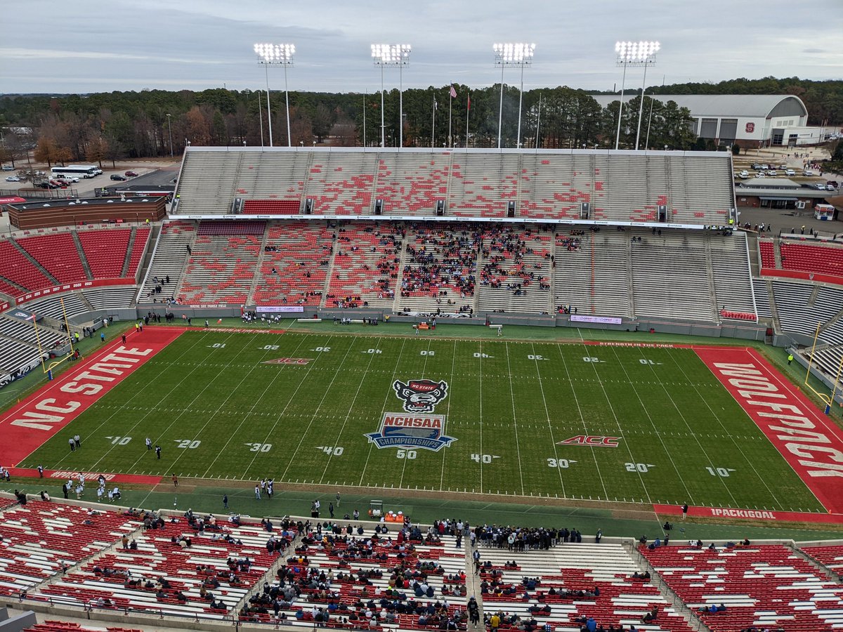 PatrickKinas's tweet photo. Moments away from the 1A @NCHSAA State Football Championship 🏆 from #CarterFinley
@TarboroFootball v @GraniteBears
Kickoff at 3PM ET @myrdc & statewide TV affiliates w/@jaysonny91 & @SamPHyman
#Tarboro #MtAiry https://t.co/QyXbV3wiC0
