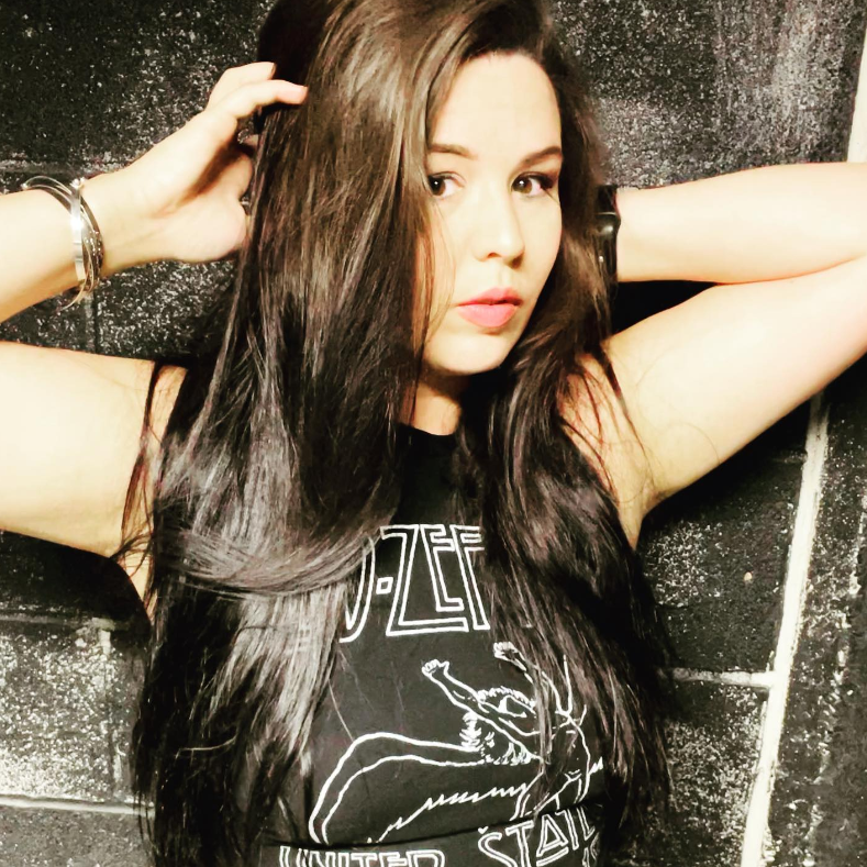 kaceytron OOC on Twitter "when Kaceytron dropped her fake glasses and