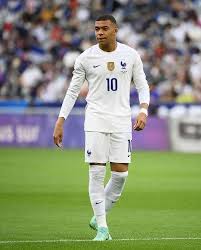 spacebunnnny's tweet photo. Mbappe says tumblr indie sleaze is back https://t.co/QoOWMLHqDM