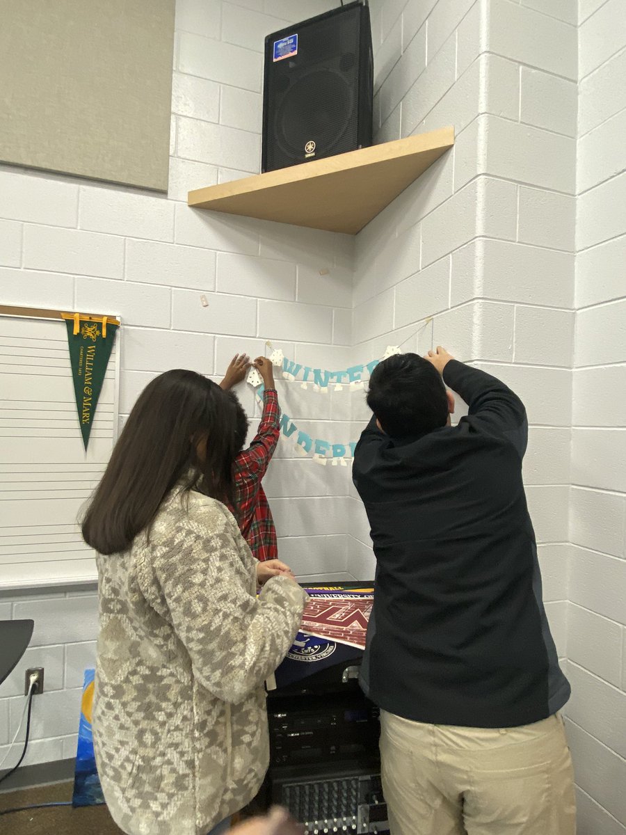 SpartansOrch's tweet photo. First annual @BroadRunHS orchestra cookie exchange and caroling event was fun and festive. https://t.co/b2LcuObsWl