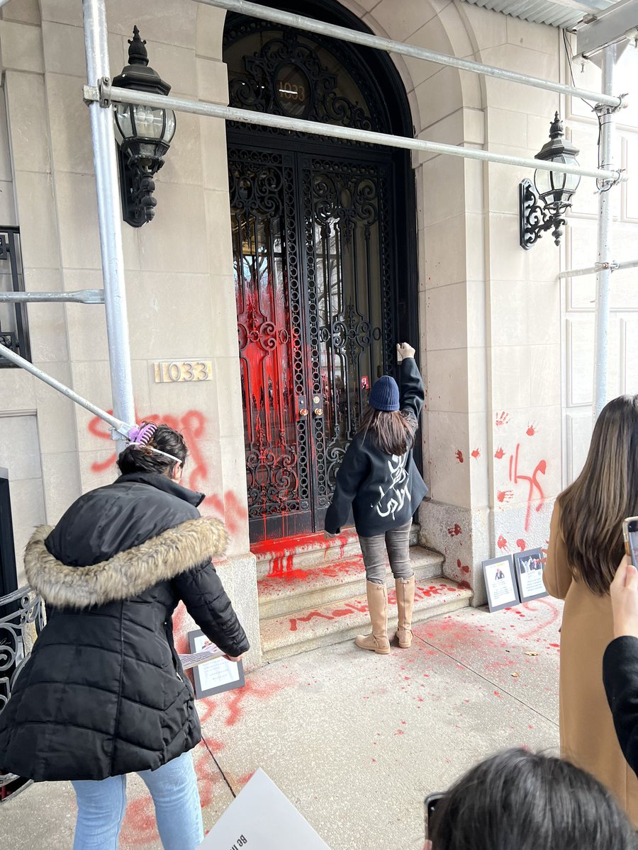DoveVictoria's tweet photo. Demonstration for women, love, freedom in Iran on 5th Ave and 84th Street this afternoon. #womenlovefreedom #IranRevolution https://t.co/wexJsXzqPe