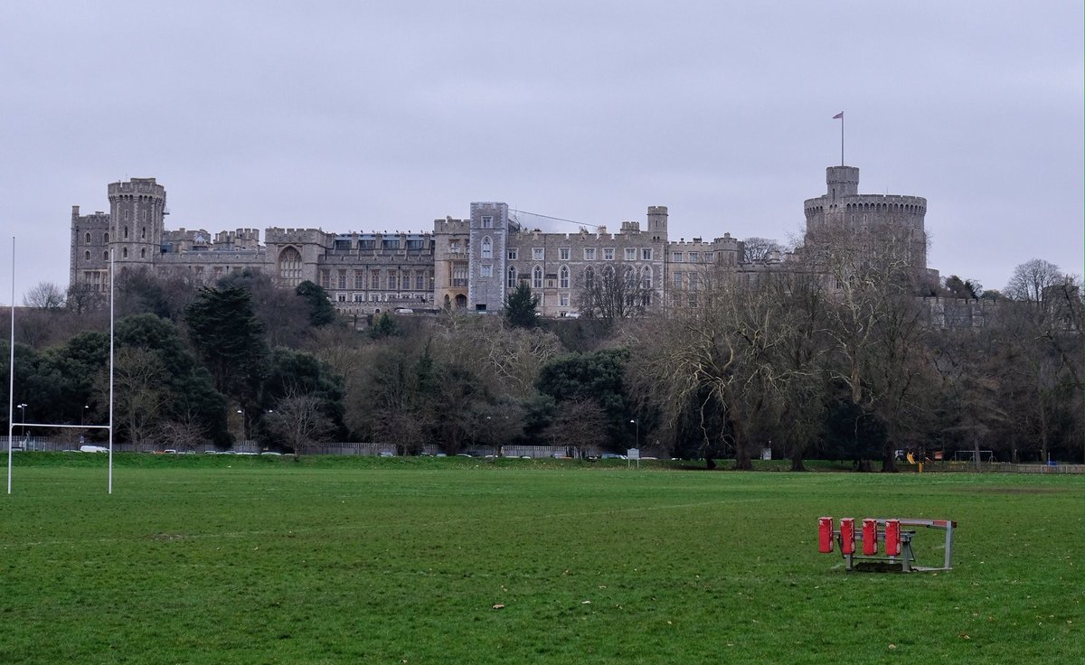 turleysi's tweet photo. @colincharvis @SwanseaRFC Not a bad backdrop to play rugby @colincharvis https://t.co/owBSQ7XxqF