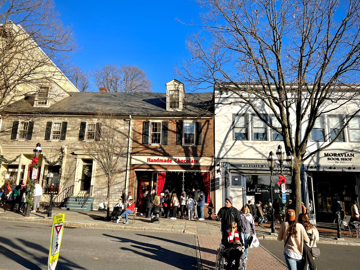 nathanallebach's tweet photo. The urbanism of Bethlehem, PA https://t.co/ychJWi4EDW