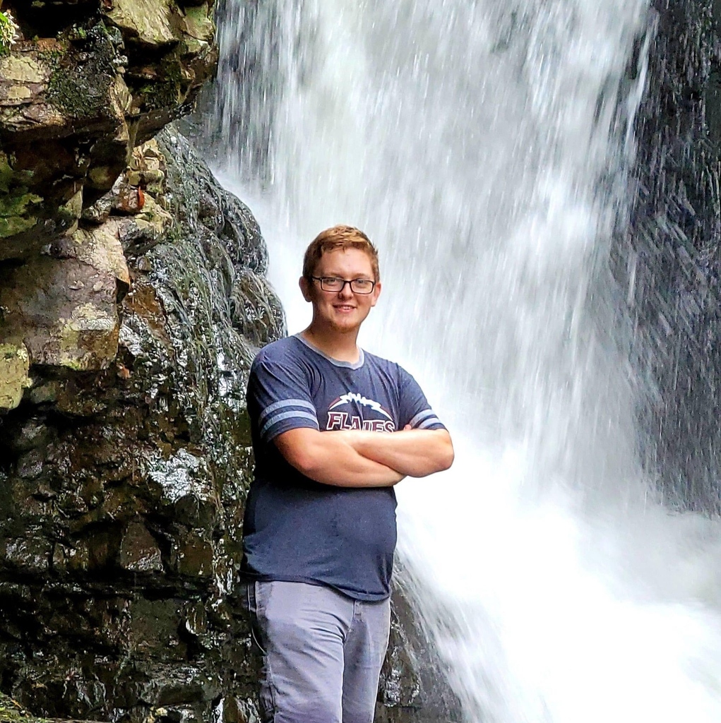 LeeUCommArts1's tweet photo. GRADUATING SENIORS: We want to hear from you! 

What are your plans after graduation this December?! 

Josh Routzon graduated this weekend and will work full-time as Director of Media at South Cleveland Church of God! 

We are proud of you, Josh! https://t.co/9oMcJ7II8p