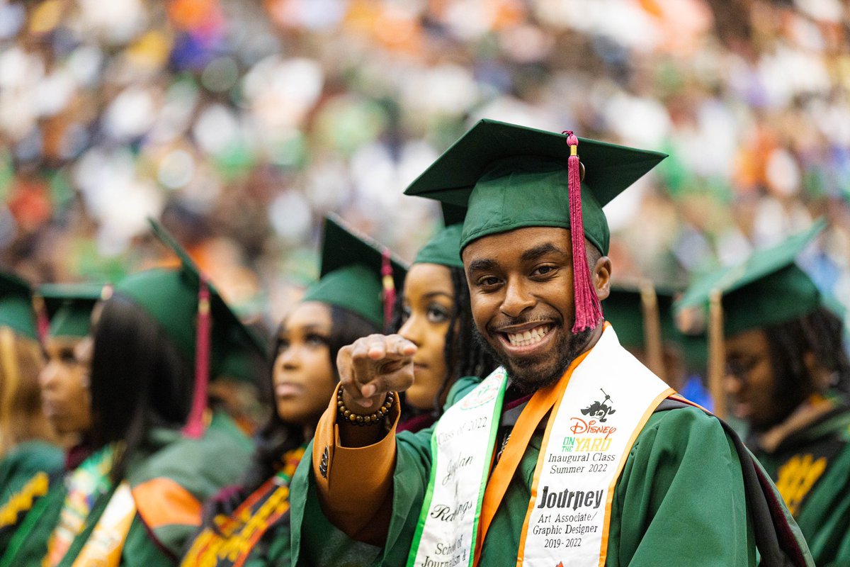 FAMUSJGC82's tweet photo. Congratulations on the hard work @FAMU_1887 @FAMUSJGC82 rattlers and struggle you endured to get here. Keep your #FangsUp, Class of 2022 
#FAMUSJGCGrads #Rattlers4Life #FAMUSJGCGradSzn https://t.co/9EHmo8FcAj