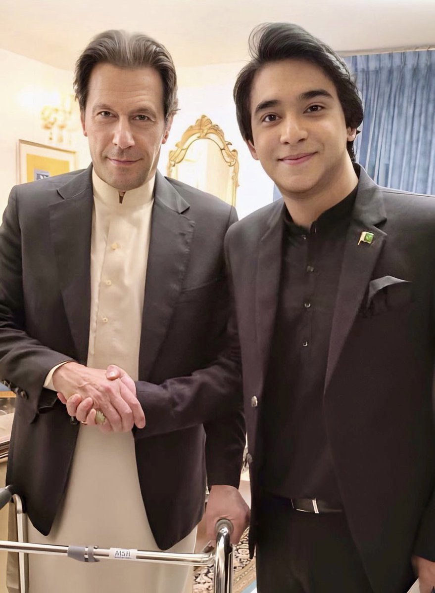 BhattiBabu512's tweet photo. 2 Handsome Young Guy😁😁😄 @FarooquiJameel bhai❤ @ImranKhanPTI Murshid g❤ https://t.co/p1ZOoeloYP